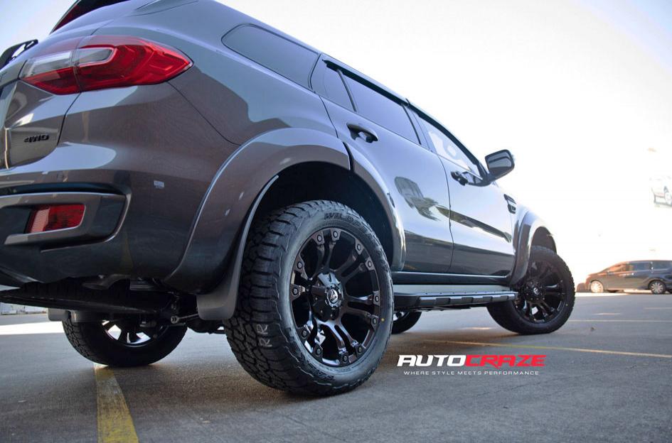 FORD EVEREST VAPOR MATTE BLACK